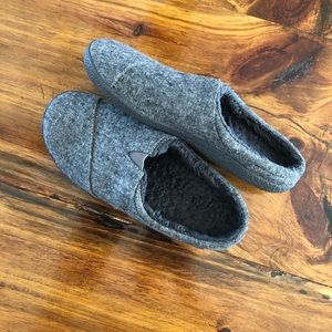 Toms Berkeley Slipper. New in box.